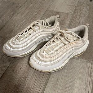 Women’s 8 Nike air max 97